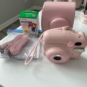 Used 1 time- Instax Mini 11- complete set